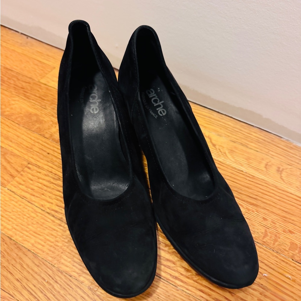 Arche Black Wedge Shoes with Suede Finish